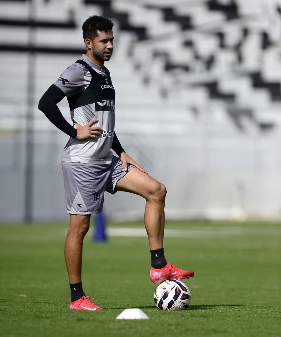 Ex-Sport, ídolo do CRB e agora no Santa? Clube acerta com atacante que já brilhou no futebol brasileiro