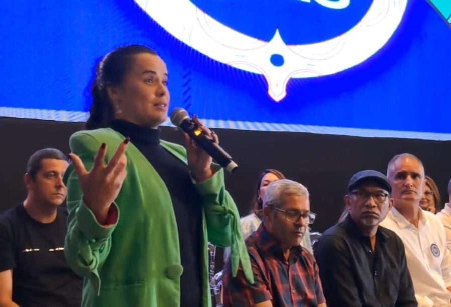 Prefeita de Bezerros manda indireta ao governo do estado durante evento com governadora