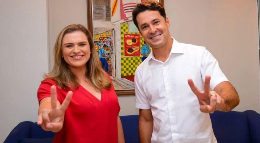 Bolsonaristas resgatam foto antiga de Anderson Ferreira com Marília Arraes para atacá-lo
