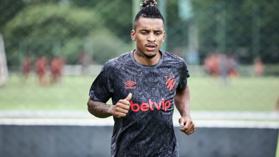 Sport negocia saída de Dalbert com América-MG em meio à reformulação do elenco, diz site