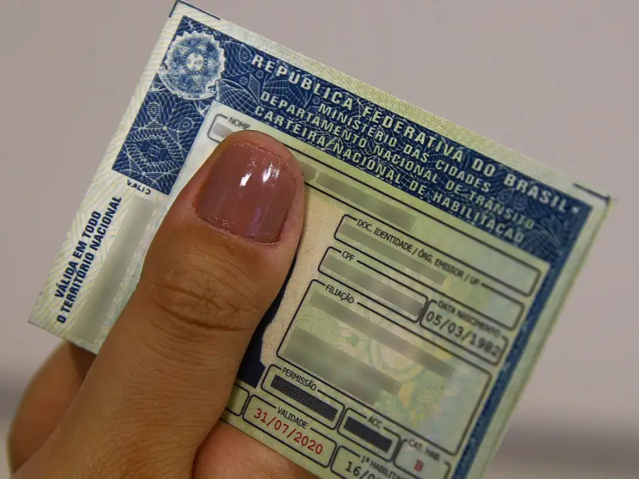 Projeto quer permitir que motoristas do Recife paguem multas com doação de sangue
