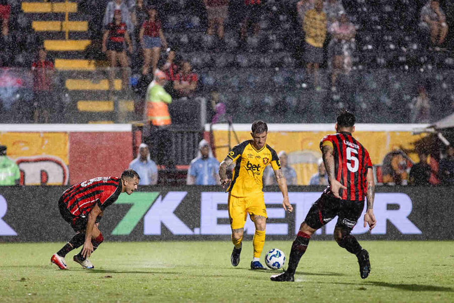 Sport empata no finalzinho em clássico maluco contra o Vitória