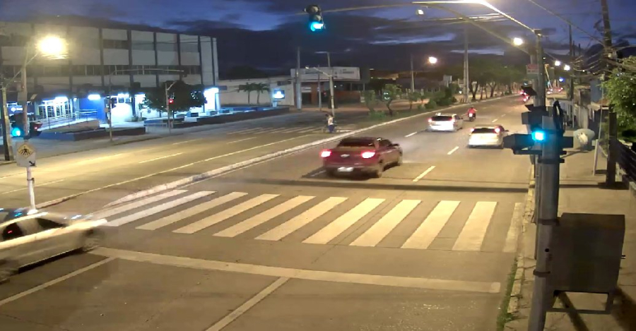 Frentista é assaltado em posto de gasolina no Recife e criminoso acaba baleado por policiais