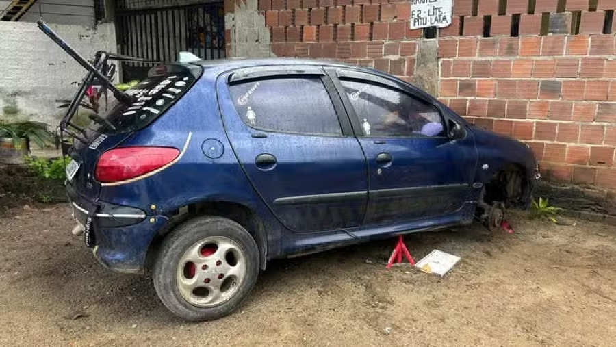 Serralheiro morre esmagado pelo próprio carro enquanto fazia conserto no Recife