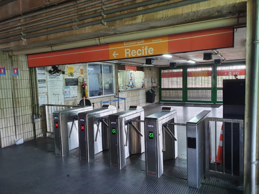 CBTU instala novos bloqueios em estações do metrô do Recife; veja o que muda para os passageiros