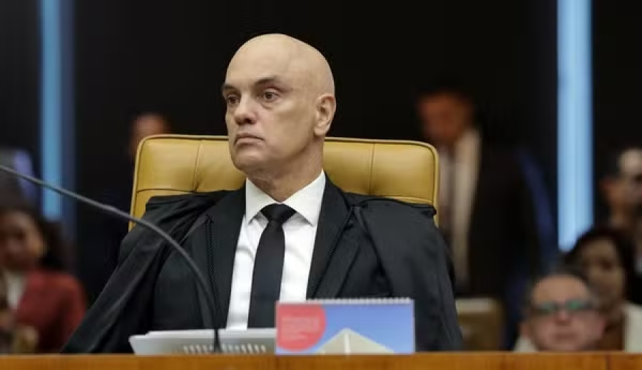 Moraes desafia Trump e diz que STF não vai se curvar a ameaças estrangeiras