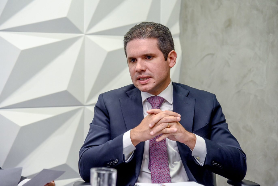 O que Hugo Motta realmente prometeu aos bolsonaristas em sessão tumultuada no congresso