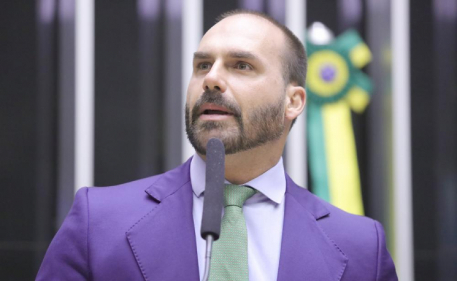 Eduardo Bolsonaro reage a assalto contra avós e mãe no Rio: 