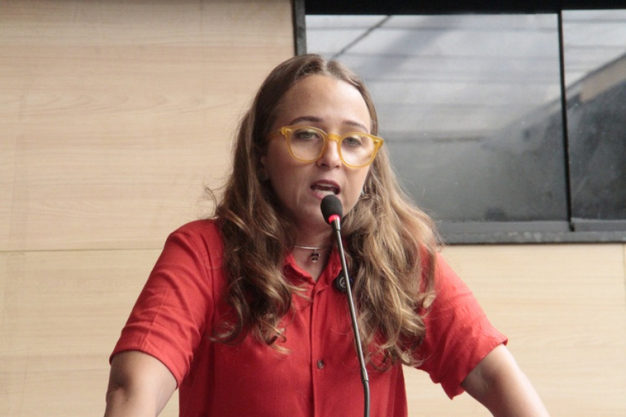 VÍDEO: vereadora do Recife comemora condenação de Bolsonaro tomando Pitú