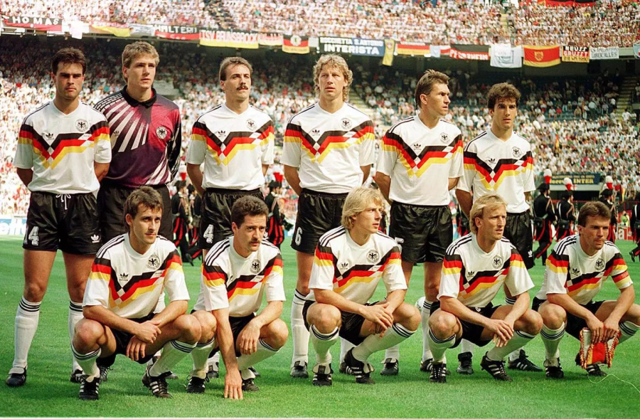 Nova camisa da Alemanha para a Copa 2026 traz referência ao título de 1990; veja