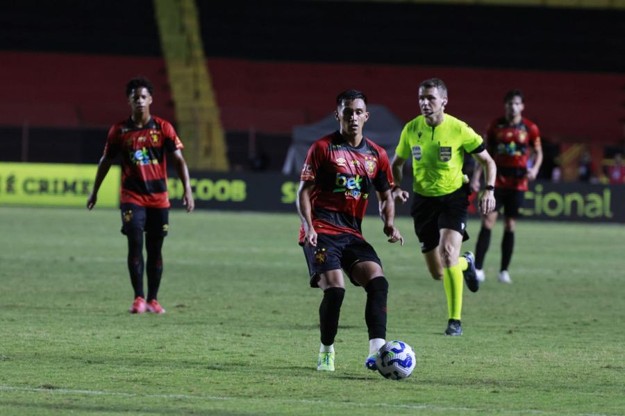 Possível saída de Atencio: Meia manifesta vontade de deixar o Sport