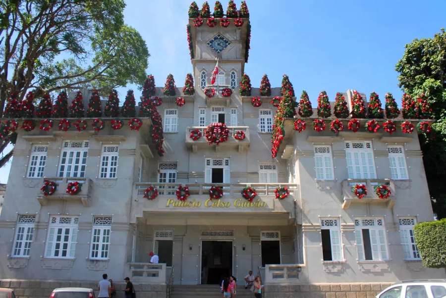 Garanhuns abre seleção com 300 vagas para atuação na rede municipal de ensino