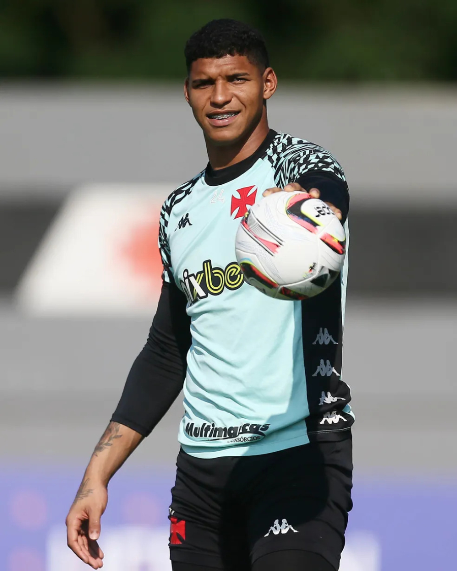 Sport contrata goleiro Halls, ex-Vasco, por empréstimo junto ao Vila Nova