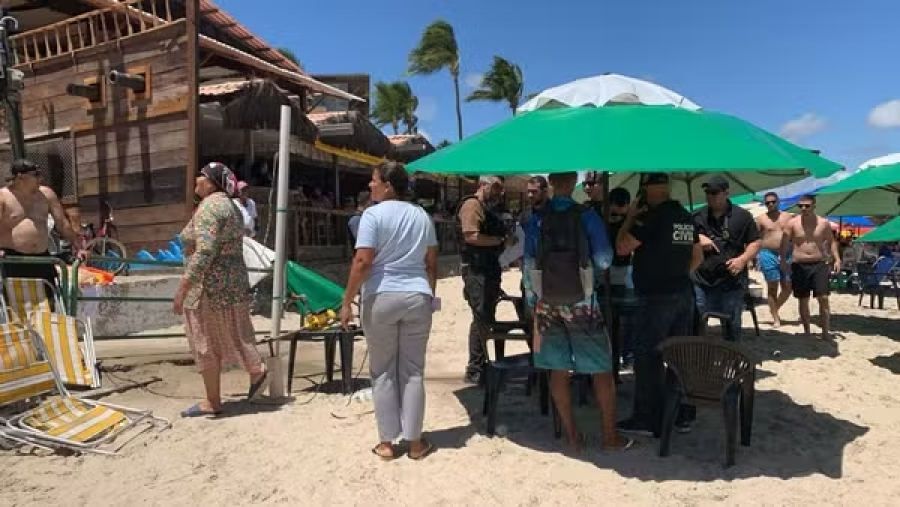 Porto de Galinhas: seis barracas são notificadas por cobrança de consumação mínima