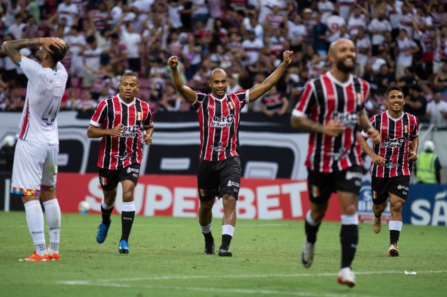 Retrô x Santa Cruz hoje: veja horário, onde assistir e escalações