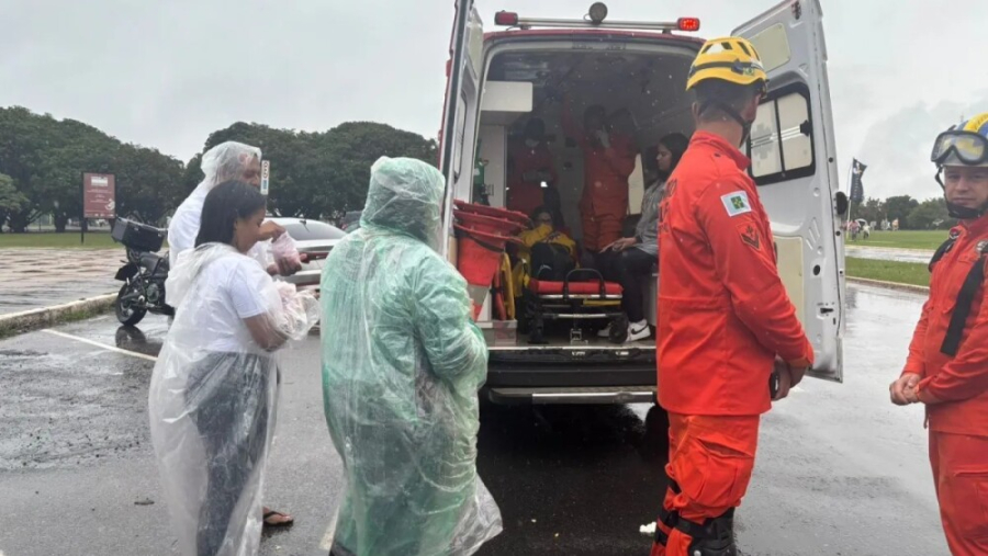 Ferida por raio em ato de Nikolas diz que morrer seria “por uma causa justa”