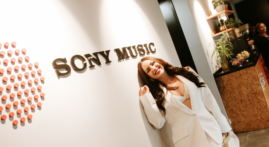 Raphaela Santos assina com Sony Music e anuncia single com Ludmilla