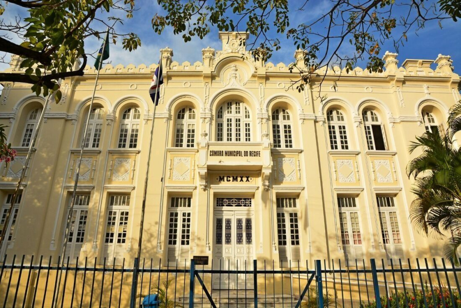 Oposição tenta reverter arquivamento de CPI sobre concurso no Recife