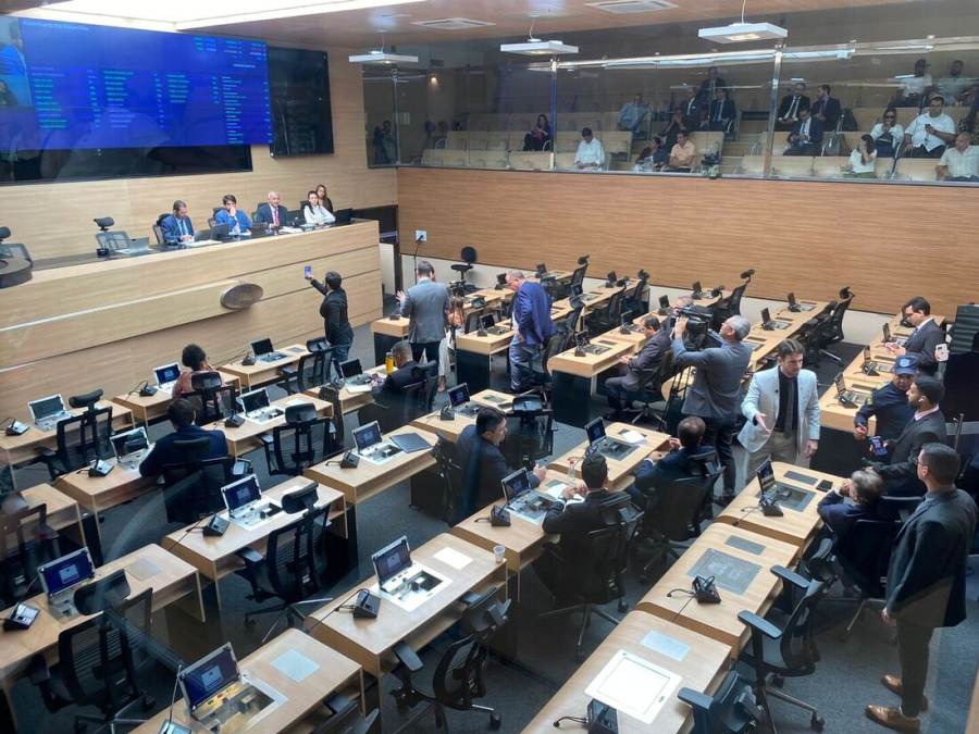 Câmara do Recife mantém arquivamento de CPI sobre concurso municipal