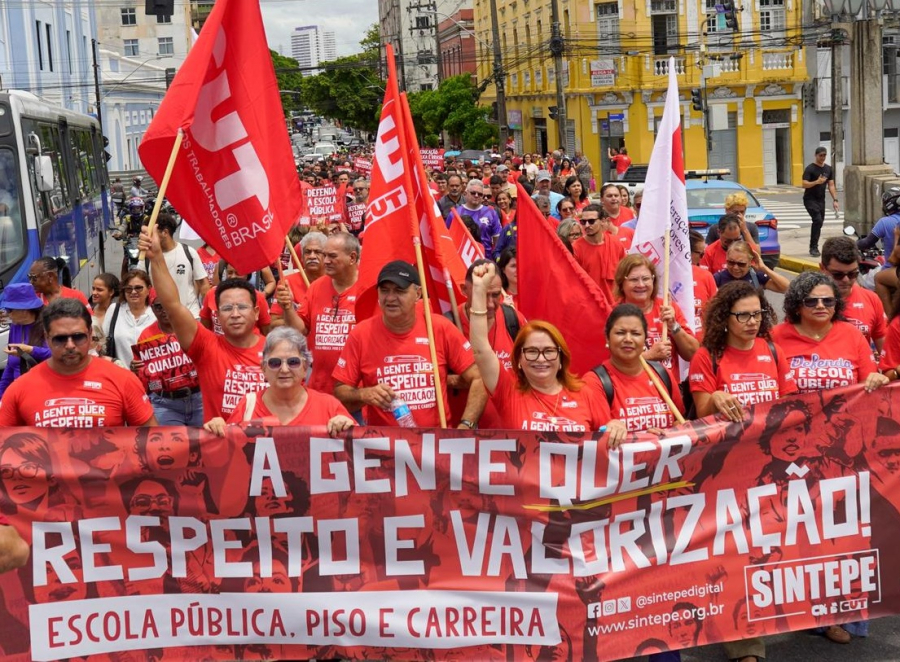 Professores fazem paralisação em PE nesta terça; haverá aula?