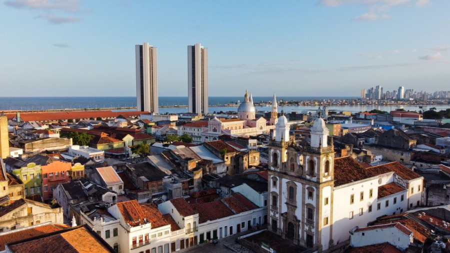 Rivalidade? Salvador usa memes para parabenizar Recife pelo aniversário