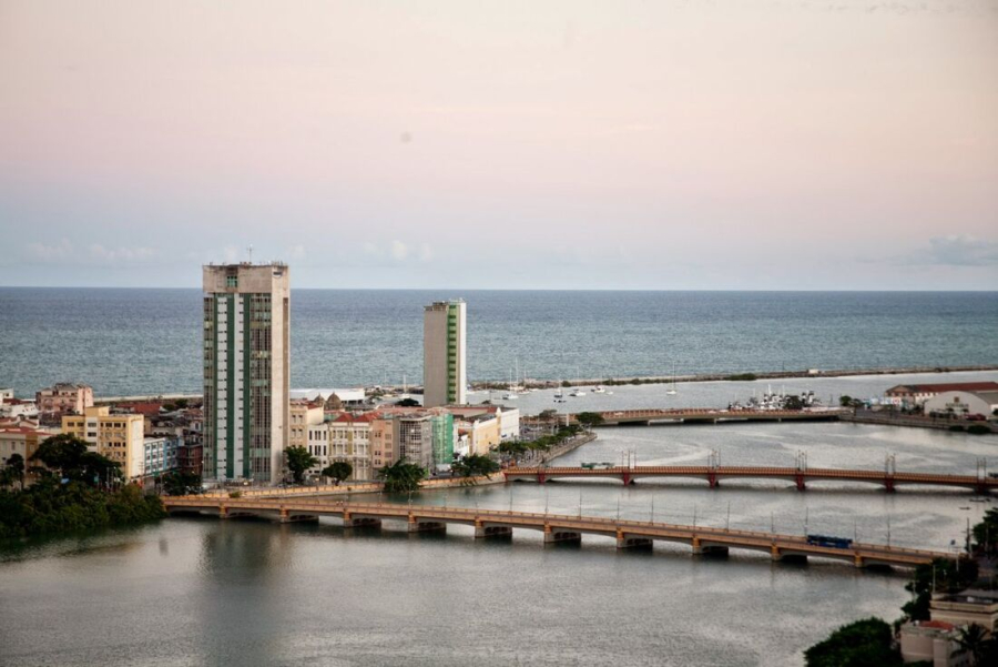 Recife anuncia 10 mil vagas para cursos de IA; como se inscrever