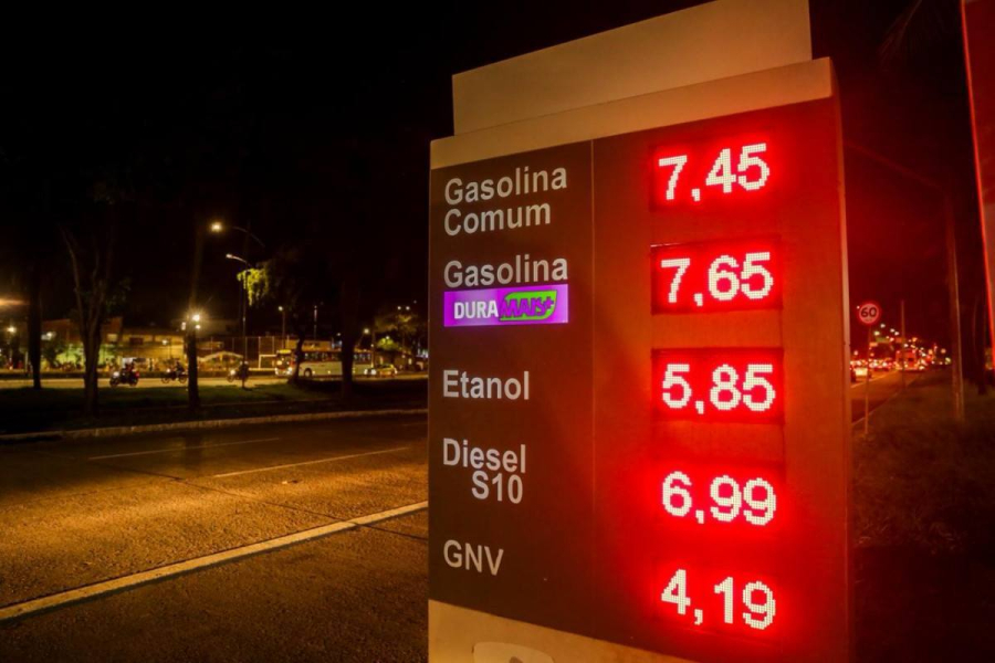 Gasolina em PE dispara e já é a mais cara do Nordeste