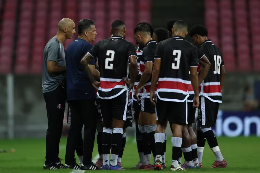 Claudinei cobra solução e fala sobre atrasos no Santa Cruz