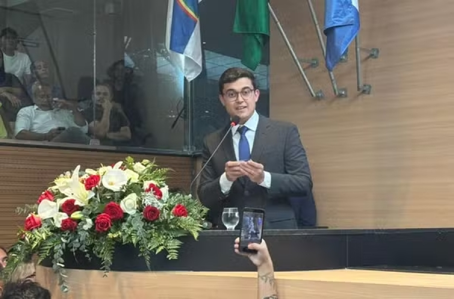 Victor Marques toma posse e assume prefeitura do Recife