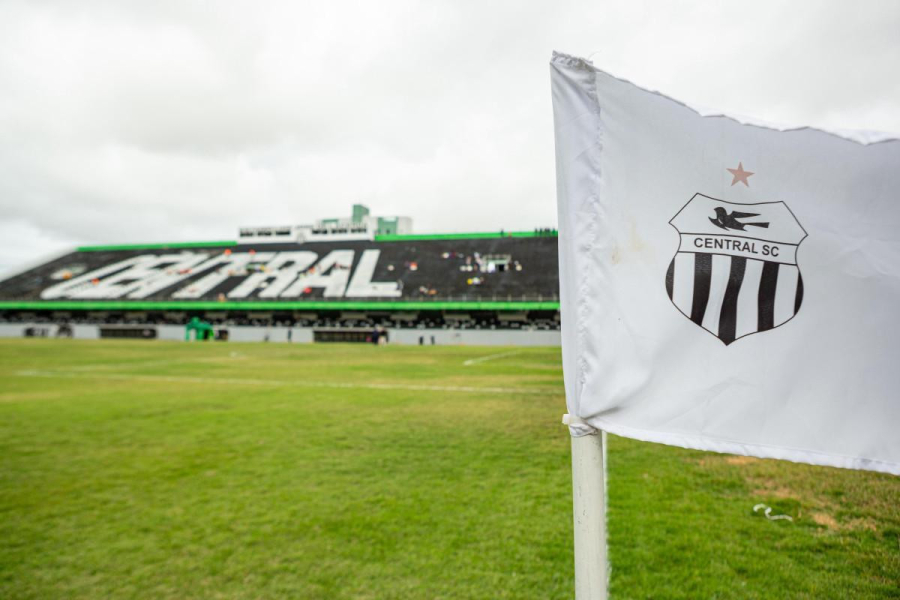 Sem Arruda, Santa Cruz considera jogar em Caruaru; veja opção