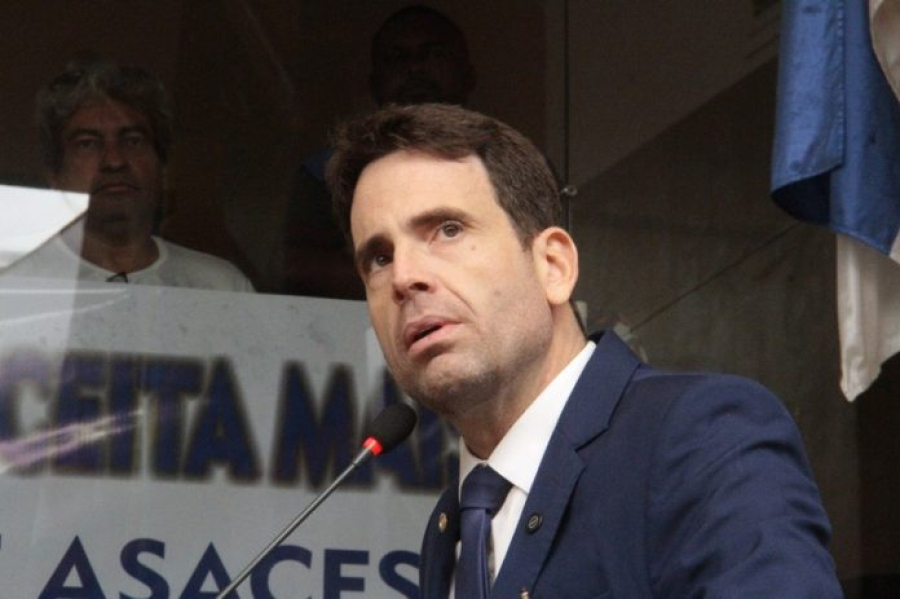 Após crescer em pesquisas, Eduardo Moura diz que fará anúncio nas redes sociais