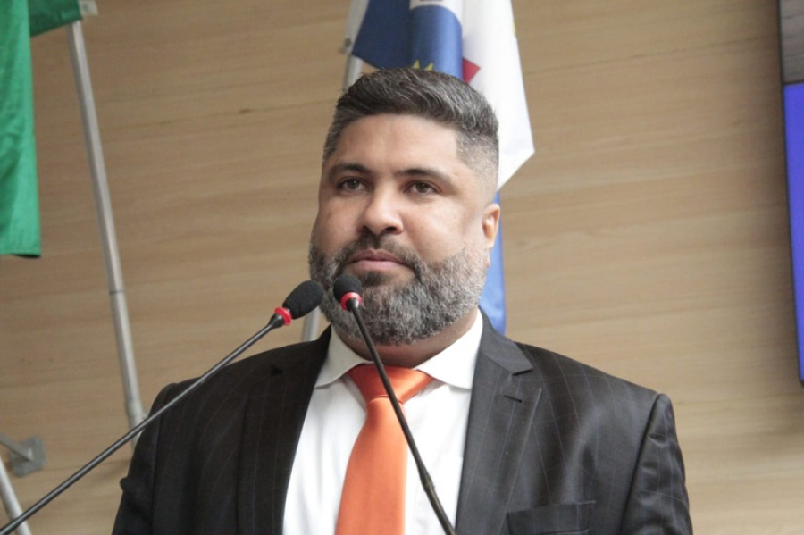 Vereador Rinaldo Júnior cobra Raquel Lyra por atraso a terceirizados