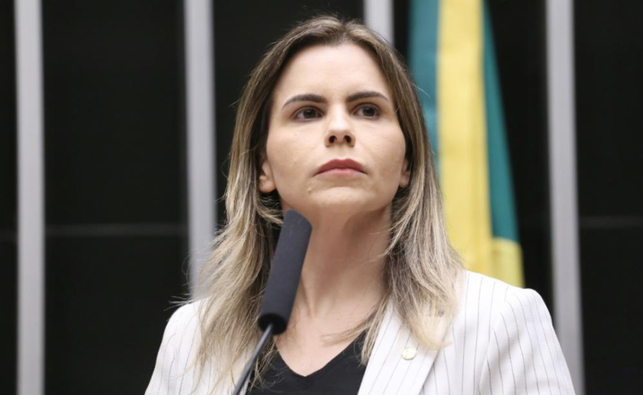 Clarissa Tércio se pronuncia sobre possibilidade de ser vice de Flávio Bolsonaro