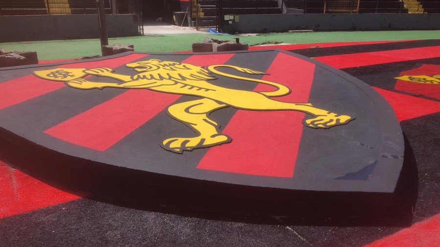 Sport instala novo escudo 3D na Ilha do Retiro; veja imagens