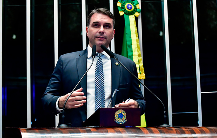 Aliados articulam ida de Flávio Bolsonaro ao São João de Caruaru