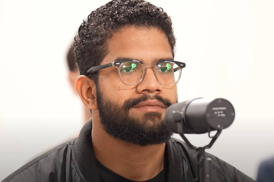 Jones Manoel sobe o tom e chama Raquel de “inimiga da educação”