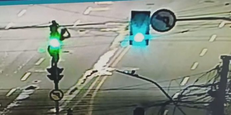 Veja como ladrões estão furtando semáforos no Recife