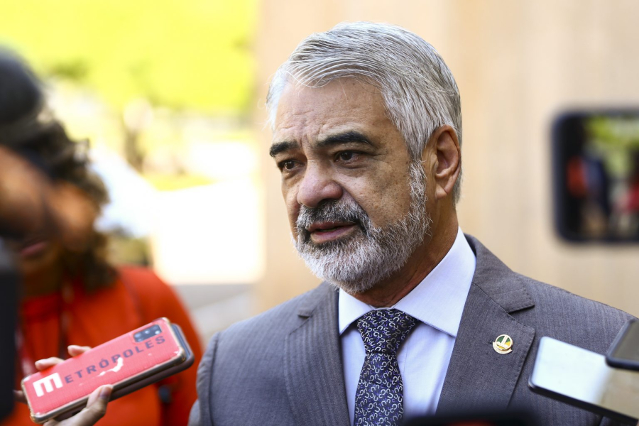 Humberto Costa cobra reação após suspensão da Transnordestina em PE