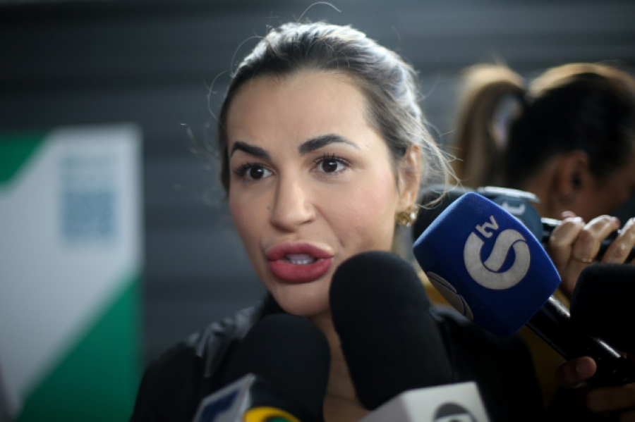 Deolane Bezerra é presa em operação contra o PCC