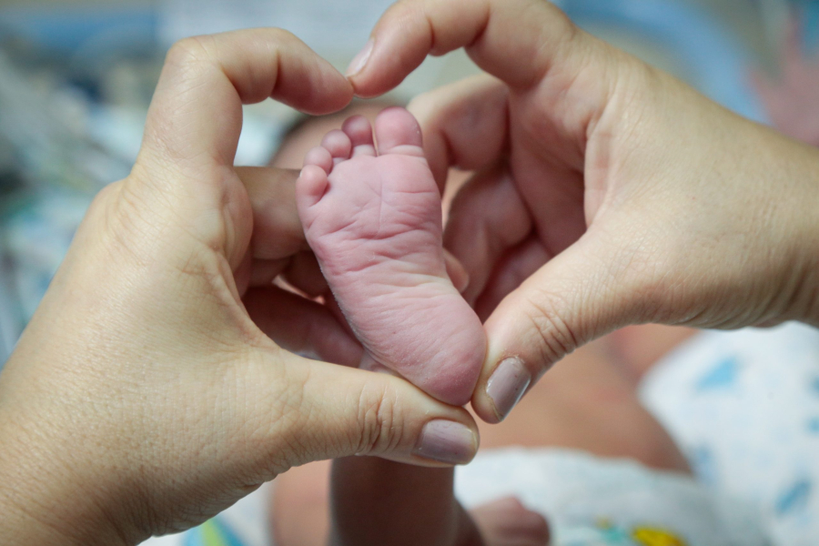Nova tecnologia com IA promete acabar com o pesadelo das trocas de bebês em hospitais