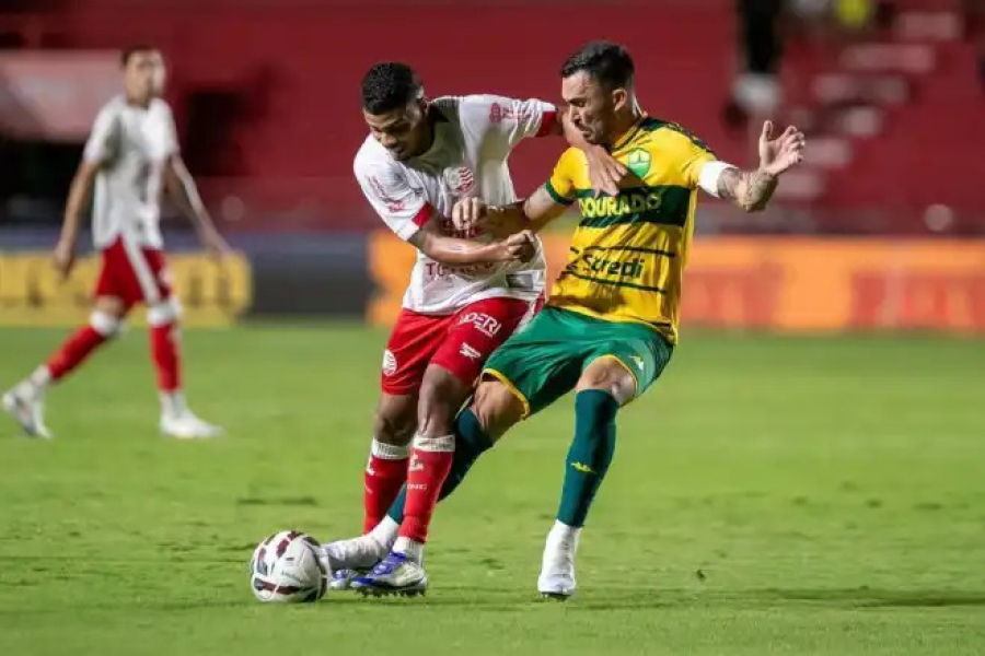 Náutico assume liderança provisória da Série B após vitória nos Aflitos