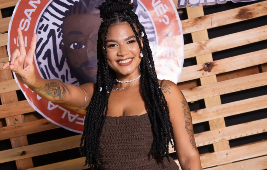 Mulher morre após se lançar na pista durante discussão