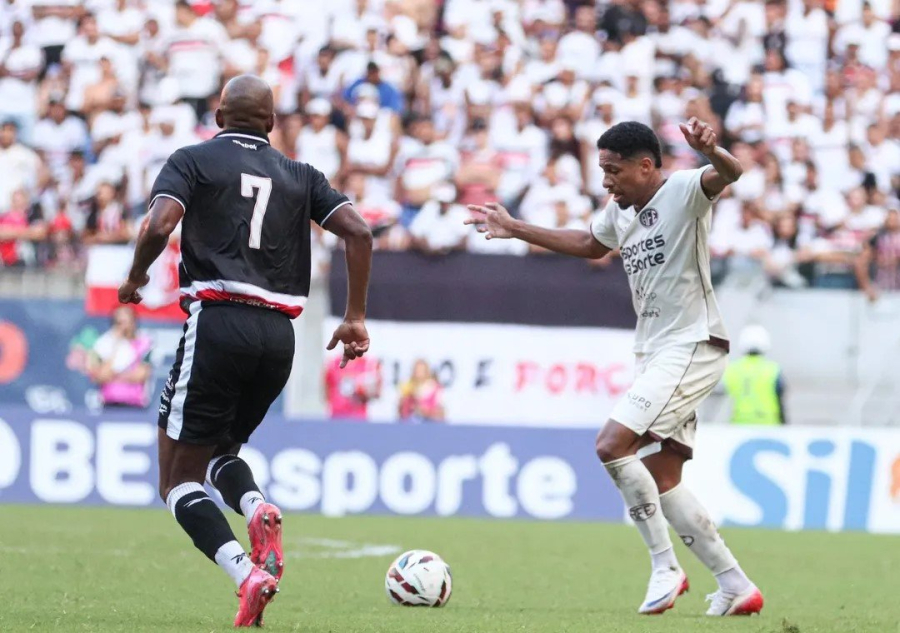 Santa Cruz arranca empate com um a menos na Série C