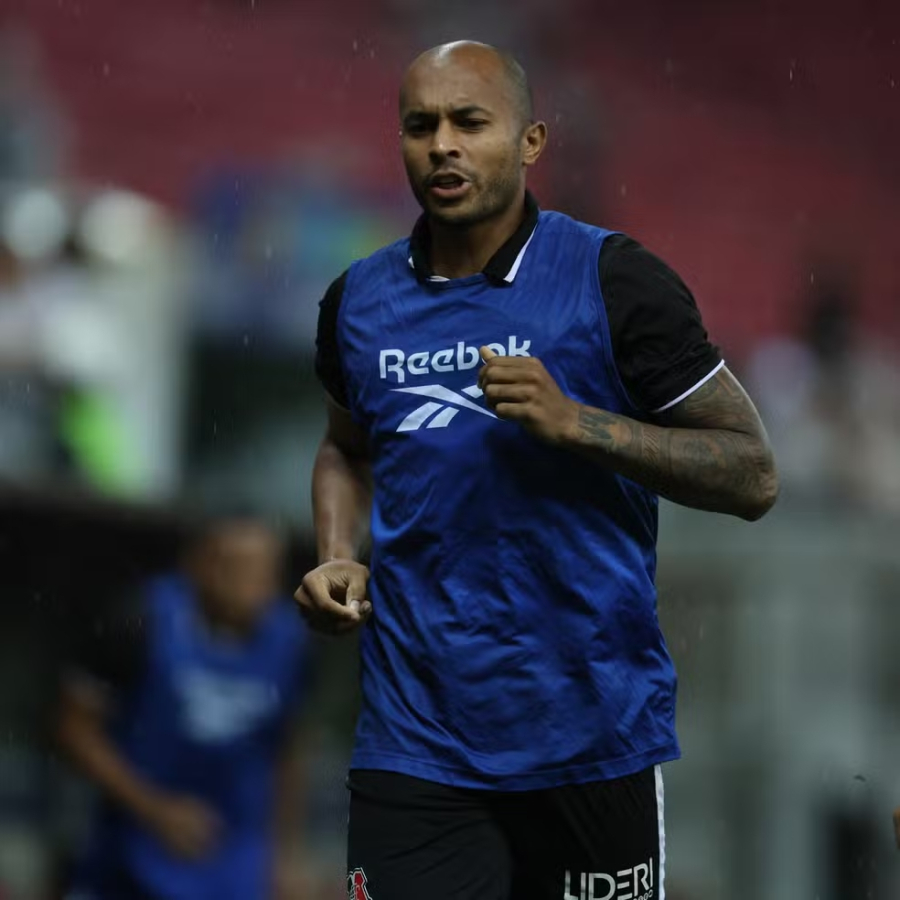 Santa Cruz aguarda retorno de atacante para duelo decisivo na Série C