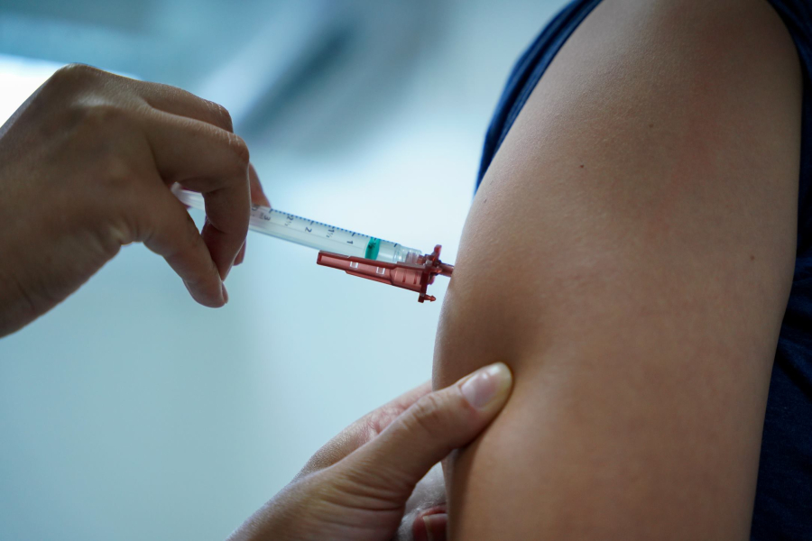 Vacina da dengue é suspensa para profissionais de saúde em Pernambuco