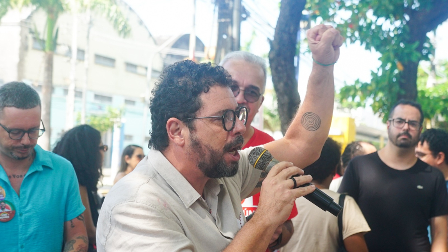 Ivan Moraes se une a professores do Recife em ato pela campanha salarial