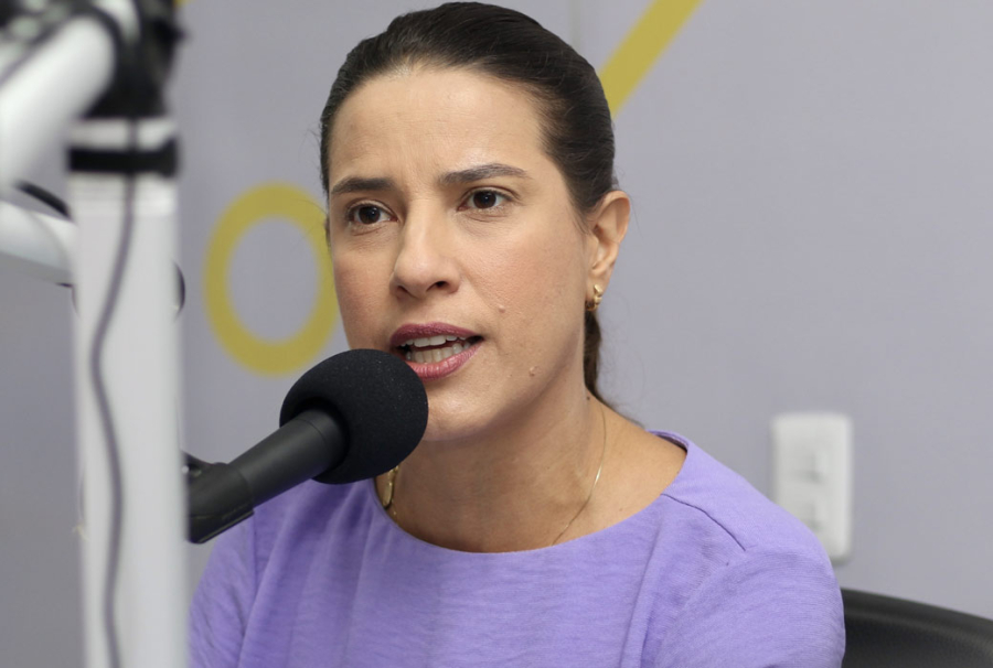 TRE-PE manda apagar imagem de Raquel Lyra com Flávio Bolsonaro feita por IA