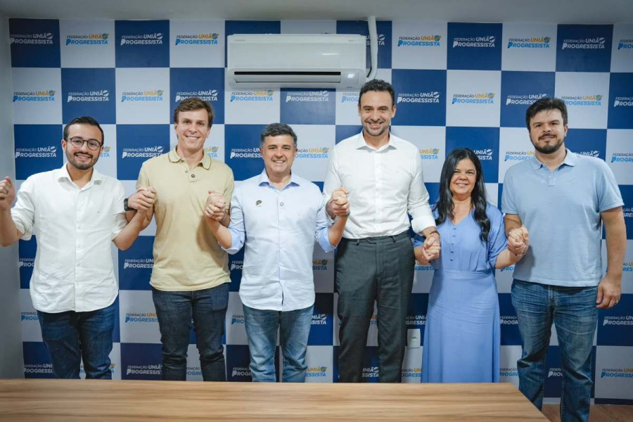 Miguel Coelho indica suplente e fecha aliança com Eduardo da Fonte  