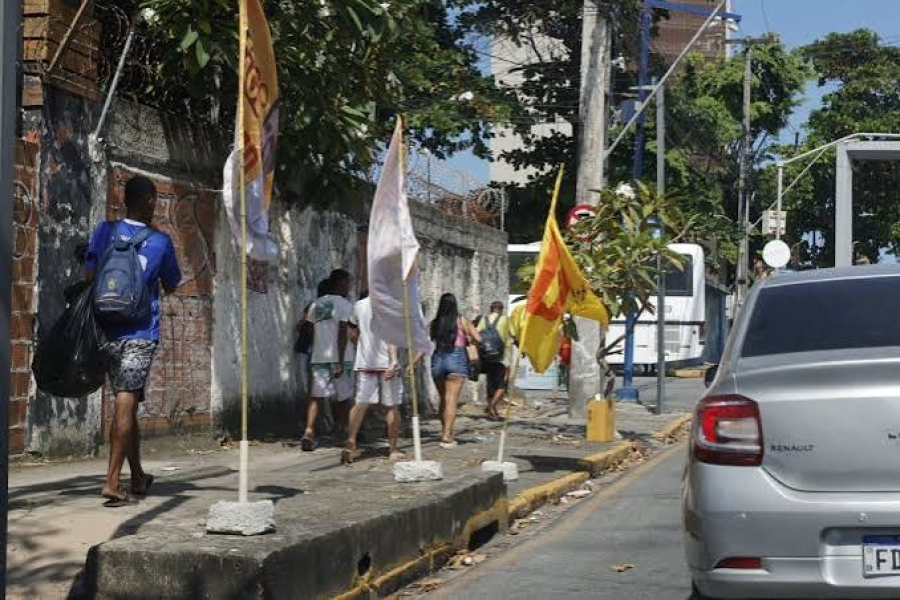 Por que o TRE-PE retirou mais de mil bandeiras de candidatos das ruas do Recife? 