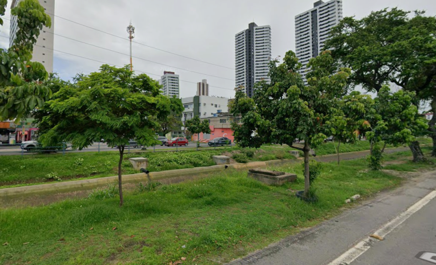 Corpo de homem é encontrado dentro de canal no Recife